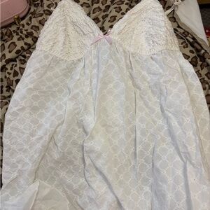La SENZA White Eyelet Lace Chemise with Pink Bow